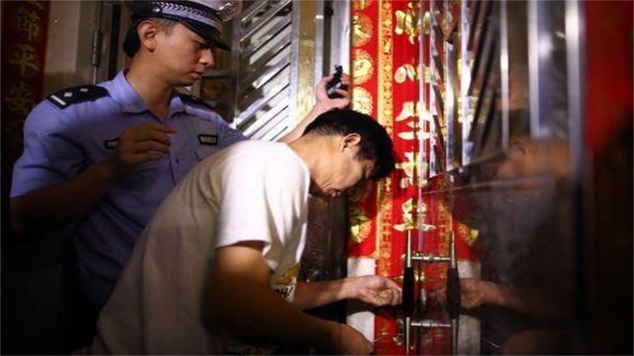 巢湖请开锁师傅开了锁后，师傅为什么一般都不进门，就算主人请也不进去？